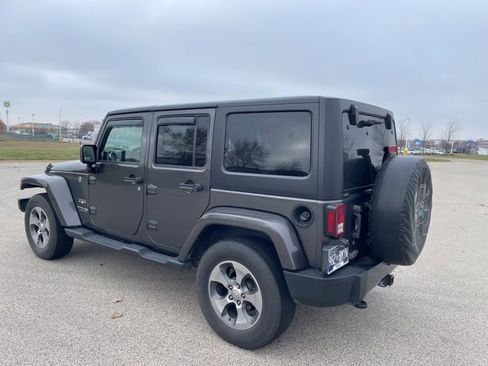 Used 2018 Jeep Wrangler Unlimited Sahara w/ Dual Top Group image 4