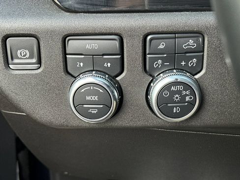 Used 2025 GMC Sierra 1500 SLT AWD/4WD image 35