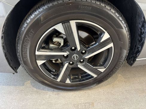 Used 2025 Nissan Sentra SV FWD image 30