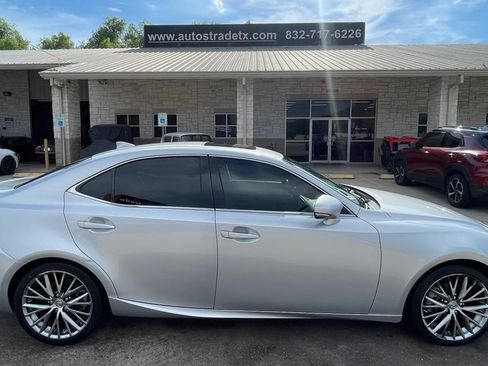 Used 2014 Lexus IS 250 w/ Navigation Package RWD image 3