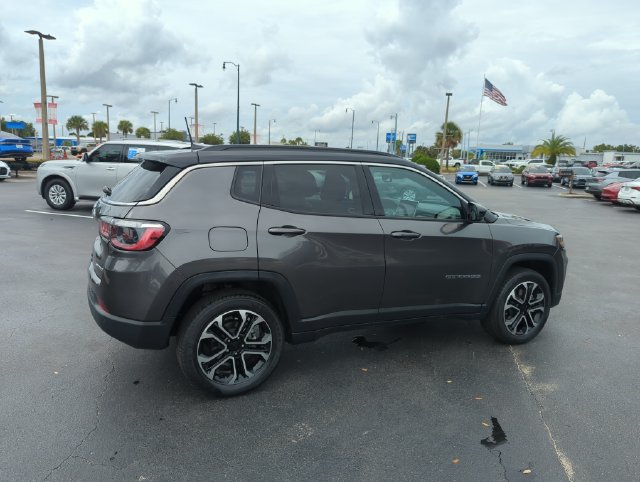 Used 2024 Jeep Compass Limited AWD/4WD image 5
