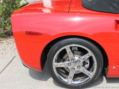 Used 2007 Chevrolet Corvette Convertible w/ Preferred Equipment Group RWD image 23