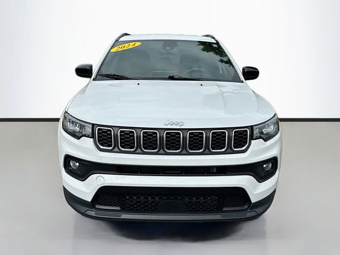 Used 2024 Jeep Compass Latitude AWD/4WD image 2