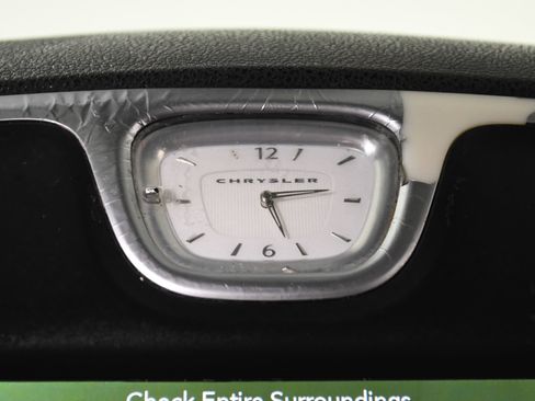 Used 2019 Chrysler 300 Touring L w/ Quick Order Package 22F image 19