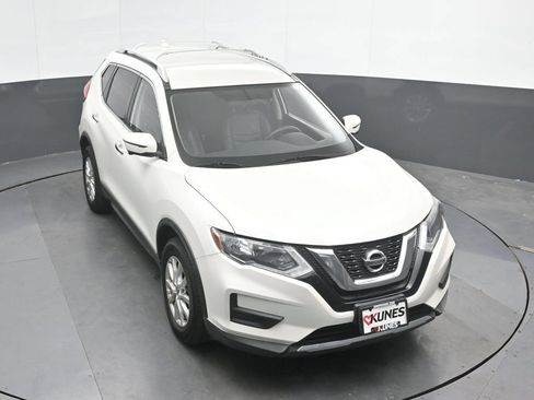 Used 2017 Nissan Rogue SV w/ SV Premium Package AWD/4WD image 25