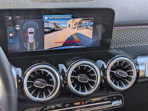 Used 2025 Mercedes-Benz GLB 250 image 10