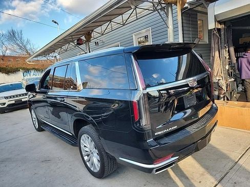 Used 2023 Cadillac Escalade ESV Luxury image 4