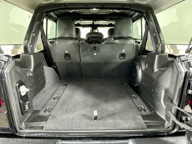 Used 2023 Jeep Wrangler Unlimited Rubicon 392 w/ Trailer Tow Package AWD/4WD image 33