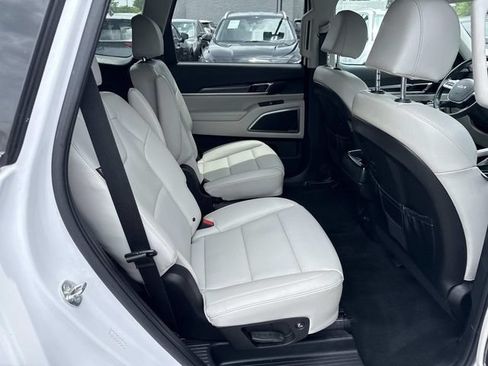 Used 2024 Kia Telluride S FWD image 10