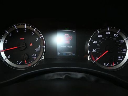Used 2020 Toyota Highlander LE FWD image 7