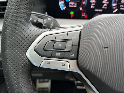 New 2026 Volkswagen Tiguan SE R-Line FWD image 22