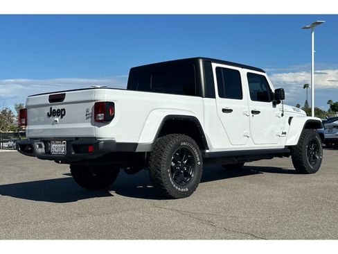 Used 2022 Jeep Gladiator Sport AWD/4WD image 6