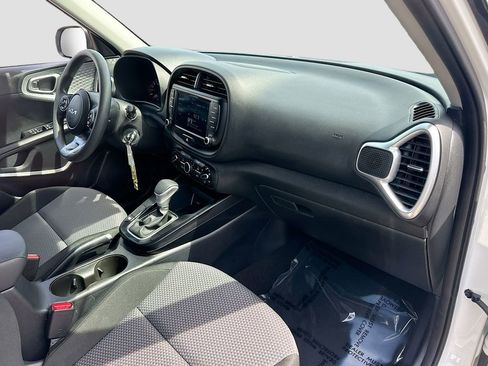 Certified 2022 Kia Soul LX w/ Technology Package FWD image 26