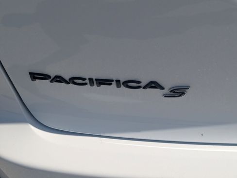 Used 2023 Chrysler Pacifica Limited w/ S Appearance Package image 12