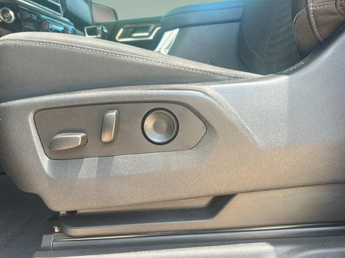 Used 2023 Chevrolet Silverado 1500 LT RWD image 9