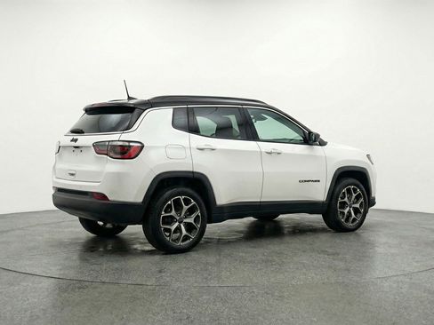 Used 2025 Jeep Compass Limited image 9