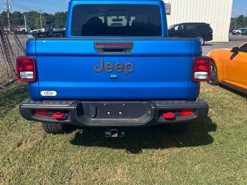 Used 2023 Jeep Gladiator Rubicon w/ Cold Weather Group AWD/4WD image 8