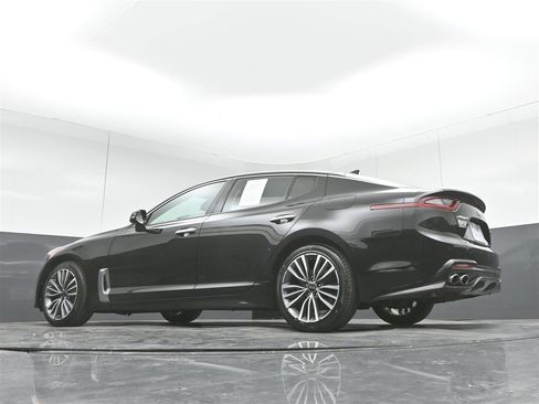 Used 2019 Kia Stinger Premium image 34