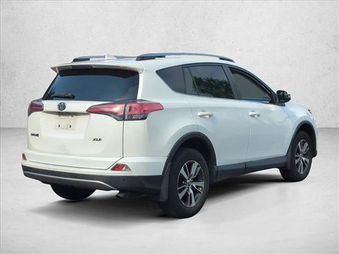 Used 2018 Toyota RAV4 XLE FWD image 5