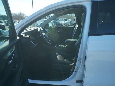 Used 2023 GMC Terrain SLT image 11