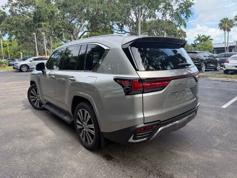 Used 2025 Lexus LX 600 4WD w/ Luxury Package image 4