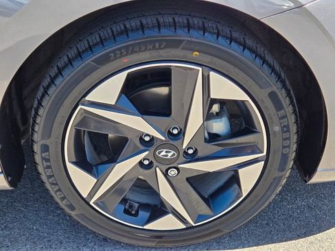 Used 2023 Hyundai Elantra Limited image 9