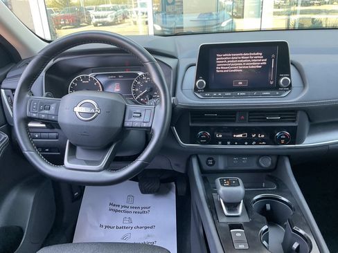 Used 2025 Nissan Rogue SV FWD image 13