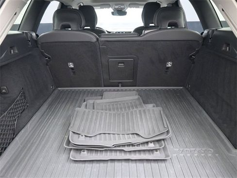 Used 2023 Volvo XC60 B5 Ultimate w/ Climate Package image 32