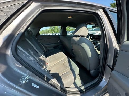 Used 2024 Hyundai Elantra SEL FWD image 17