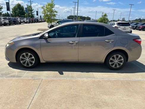 Used 2016 Toyota Corolla LE FWD image 4