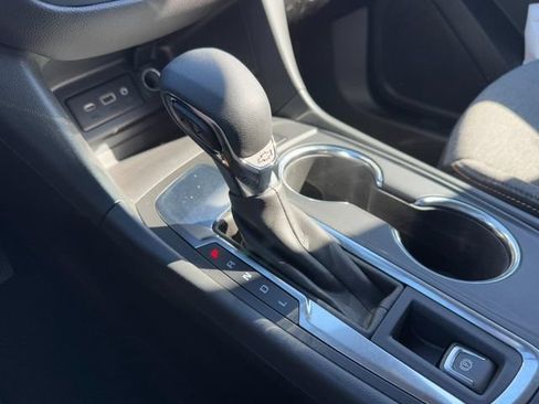 Used 2024 Chevrolet Equinox LT FWD image 19