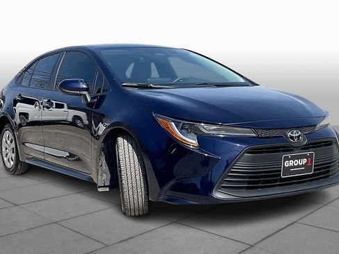 Used 2025 Toyota Corolla LE image 3