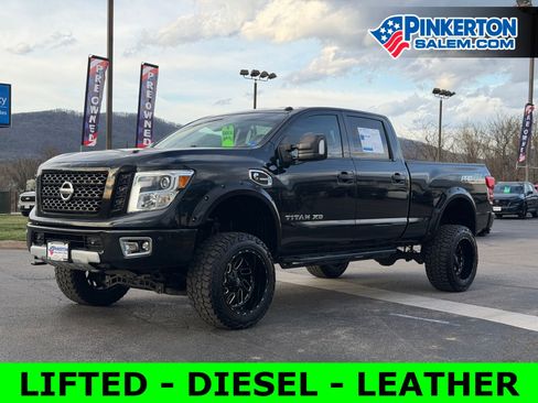 Used 2019 Nissan Titan PRO-4X w/ Pro-4x Convenience Package image 2