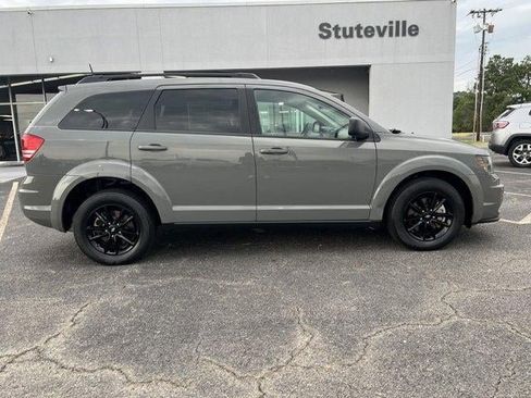 Used 2020 Dodge Journey SE w/ Blacktop Package FWD image 2