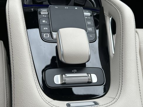 Certified 2025 Mercedes-Benz GLS 580 4MATIC image 39