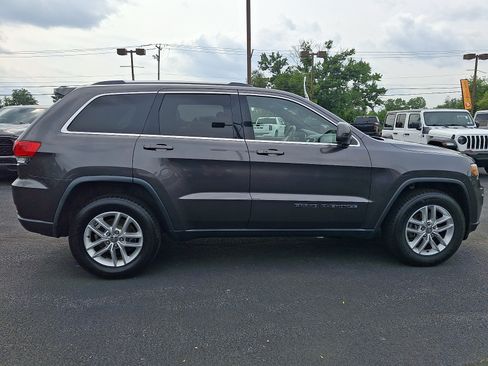 Certified 2017 Jeep Grand Cherokee Laredo w/ Quick Order Package 23E AWD/4WD image 7