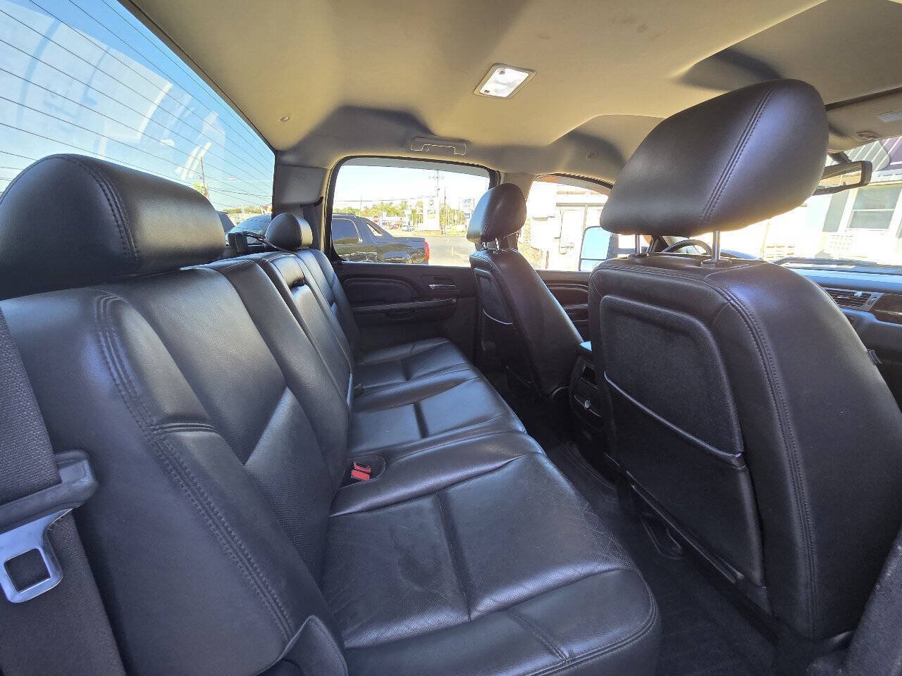 Used 2012 GMC Sierra 2500 Denali w/ Suspension Package, Off-Road AWD/4WD image 15