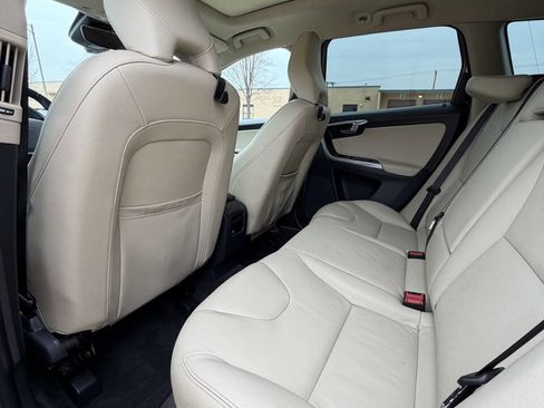 Used 2016 Volvo XC60 T6 AWD/4WD image 13