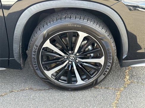 Used 2022 Toyota Highlander XSE image 7