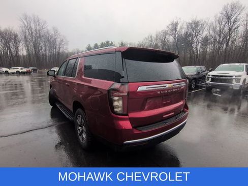 Used 2022 Chevrolet Suburban LT w/ LT Signature Package image 3
