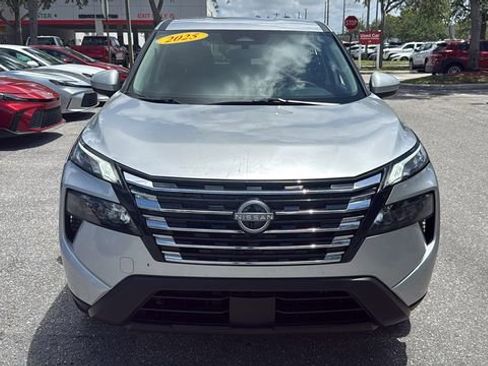 Used 2025 Nissan Rogue SV FWD image 2