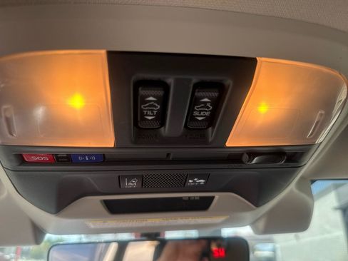 Used 2019 Subaru Crosstrek 2.0i Limited w/ Moonroof Package w/Navigation AWD/4WD image 22