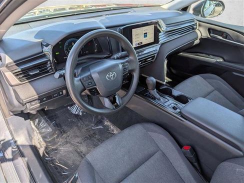 Used 2025 Toyota Camry LE image 10