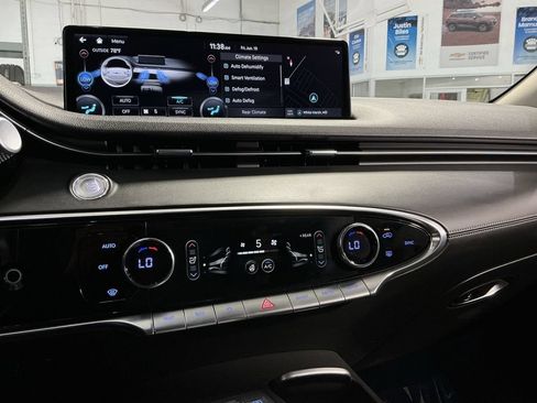 Used 2023 Genesis GV70 2.5T w/ Select Package AWD/4WD image 22