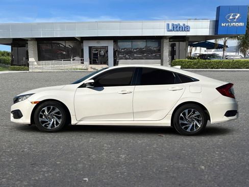 Used 2018 Honda Civic EX image 5