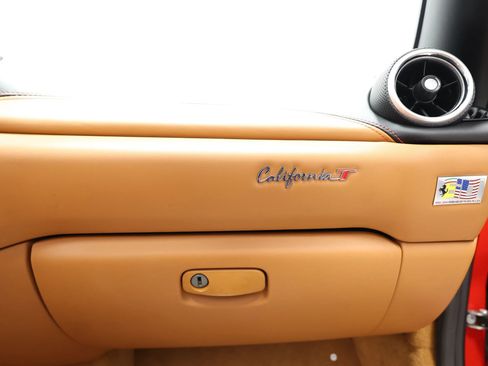 Used 2015 Ferrari California T image 89