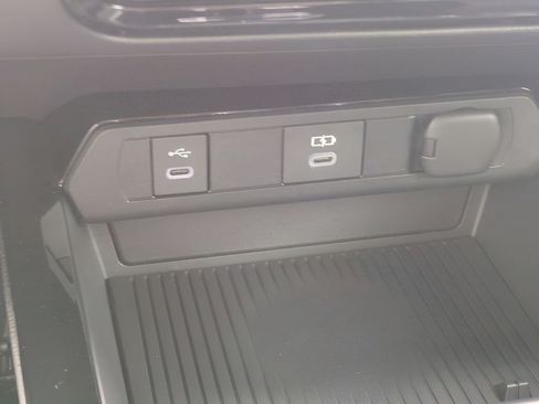 New 2026 Toyota Prius Plug-In Hybrid FWD image 21