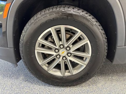 Used 2023 Chevrolet Traverse LT AWD/4WD image 45