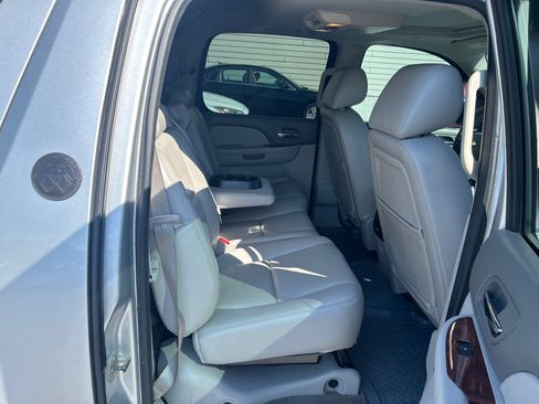Used 2013 Chevrolet Avalanche LTZ AWD/4WD image 11