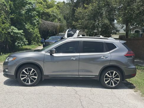 Used 2019 Nissan Rogue SL w/ Premium Package FWD image 2